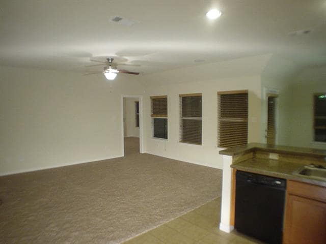 Building Photo - 209 Bird Creek Dr