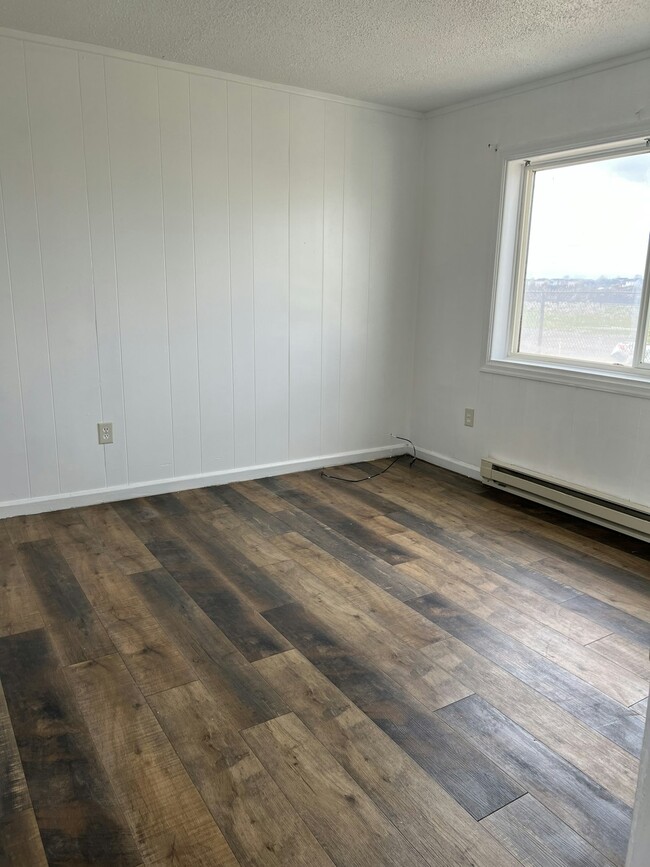 Building Photo - 802 N Grape Dr