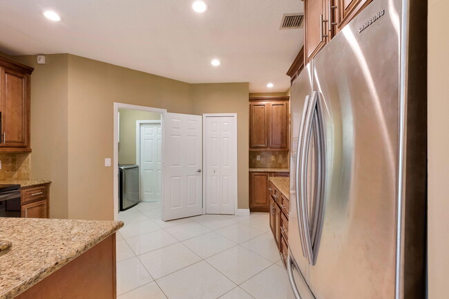 Building Photo - 12372 Cascades Pointe Dr