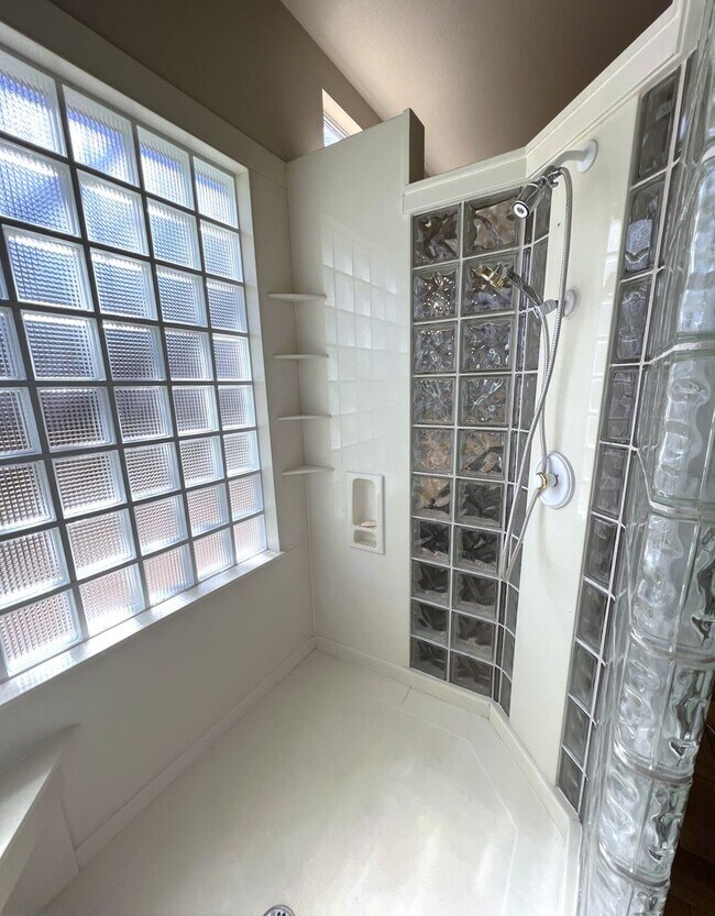 Building Photo - 106 Morning Glory Cir