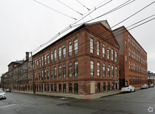 Building Photo - 44 Beech St