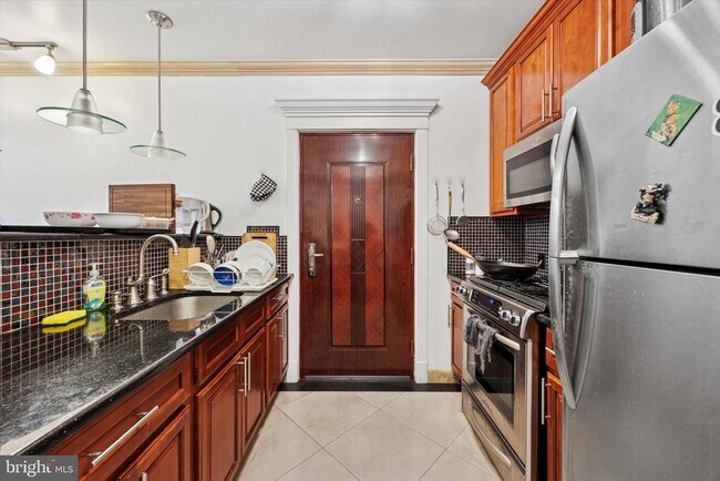 Building Photo - 138 S 11th St
