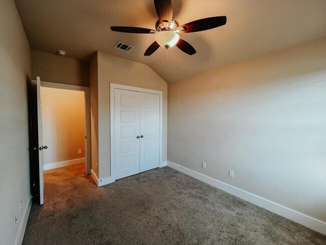 Building Photo - 3906 Ashton Dr