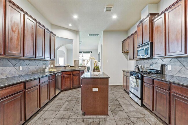 Building Photo - 6126 Bradford Ln