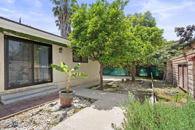 Building Photo - 10307 Donna Ave