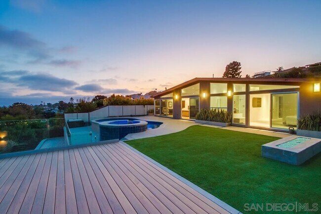 Building Photo - 4957 Pacifica Dr