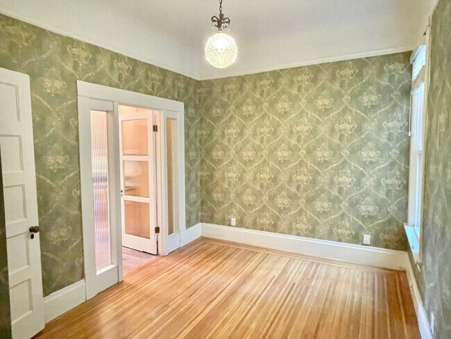 Building Photo - Charming Lower Nob Hill 1BR/1BA! Laundry! ...