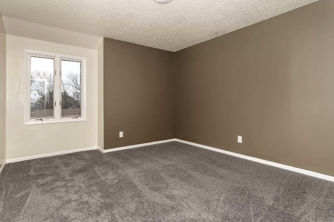 Building Photo - 14 Britten Cir
