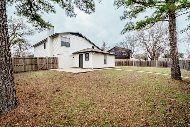 Building Photo - 1121 Via Del Rey