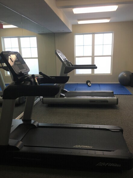 Amenities - 1121 40th St