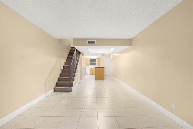 Building Photo - 6111 SW 42nd Ct