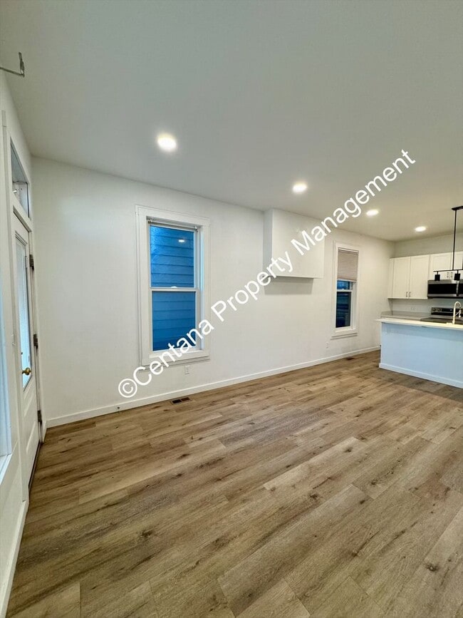 Building Photo - 722 S Montana St