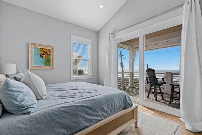 Building Photo - 14324 Front Beach Rd