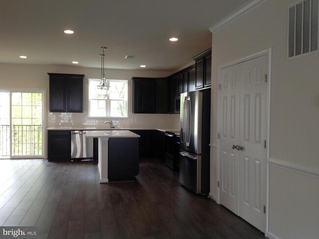 Building Photo - 204 Upper Brook Terrace