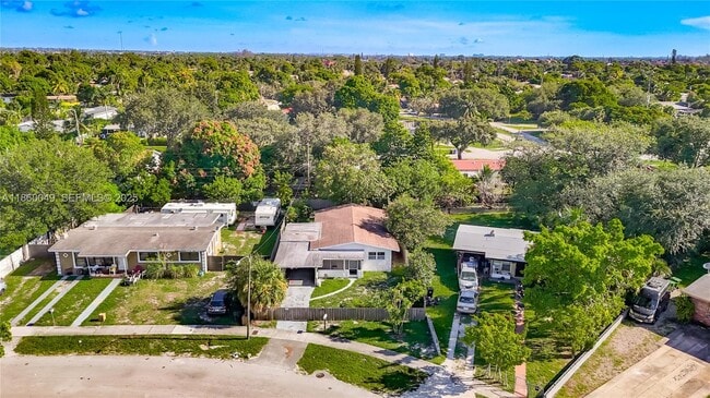 Building Photo - 921 NW 14th St