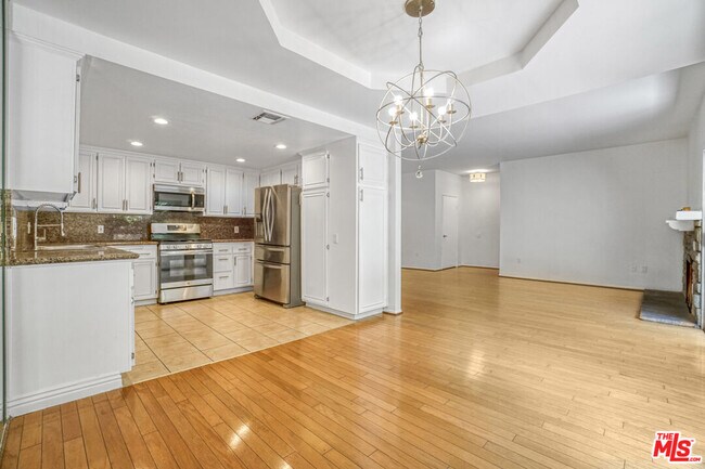 Building Photo - 5534 Sylmar Ave