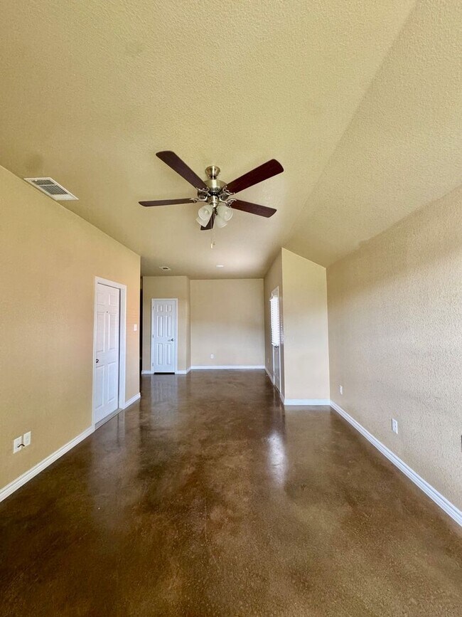 Building Photo - Adorable 3 Bedroom, 2 Bathroom, 1 Car Garage Duplex in Harker Heights TX