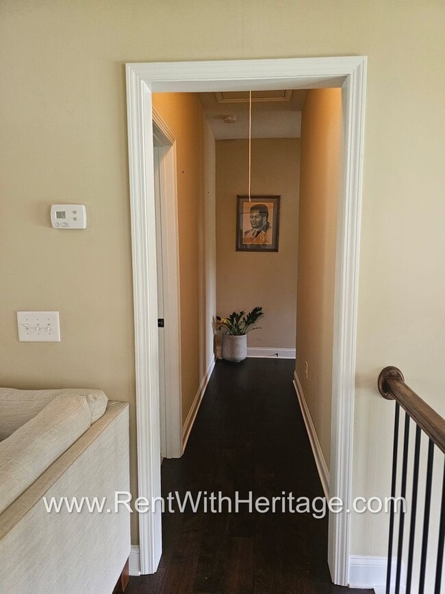 Building Photo - Gorgeous 3 bd / 2 bath / Attention to Deta...