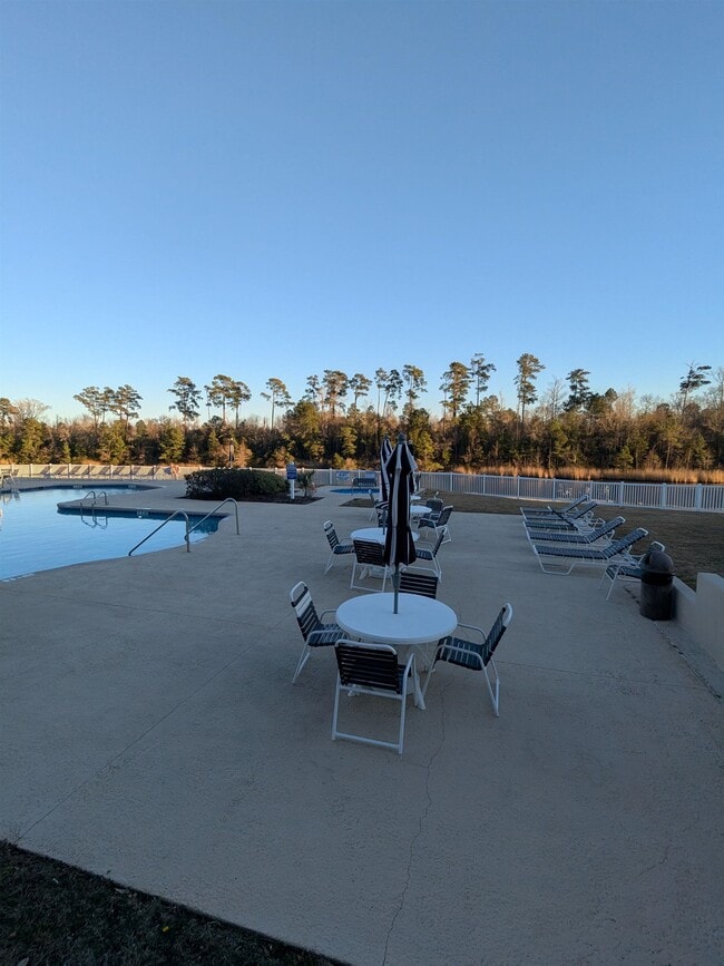 Building Photo - 627 Waterway Village Blvd