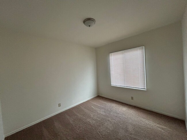 Building Photo - Clean 3 bedroom 1 bath Home for RENT! Call...