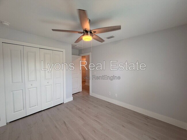 Building Photo - 231 SW 47th Terrace