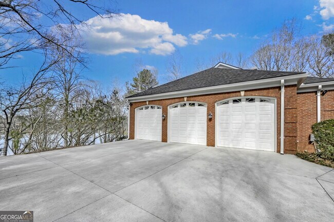 Building Photo - 300 Island Cove Dr
