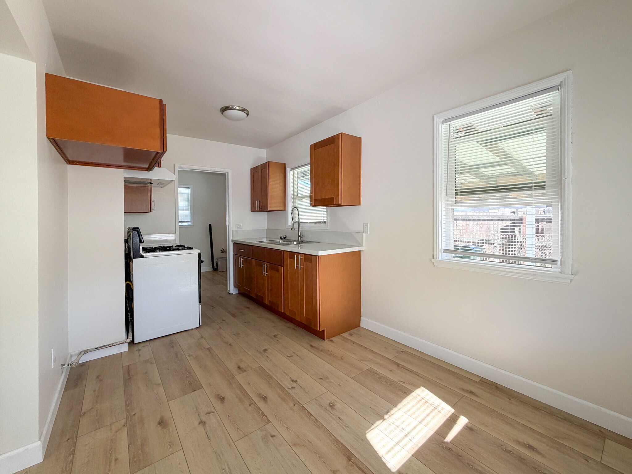 (A) Kitchen - 1722 E Victoria Ave