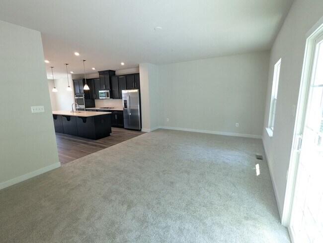 Building Photo - Gorgeous New Construction (never lived in)...