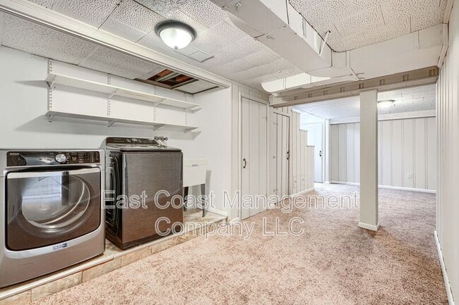 Building Photo - 2735 Moorgate Rd