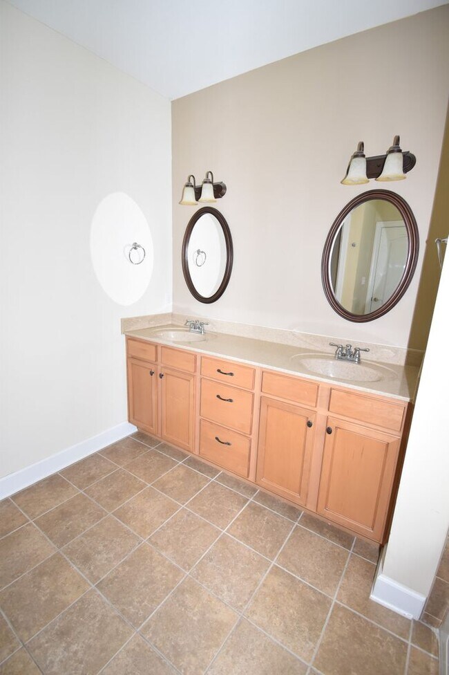 Building Photo - 3 Bedroom Pet Friendly Home For Rent Near ...