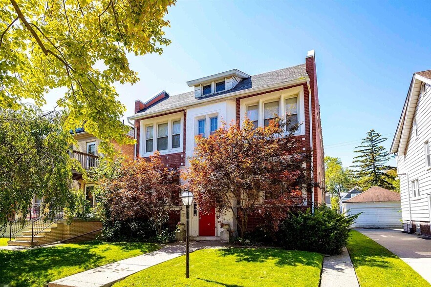 Building Photo - 1063 Beaconsfield Ave