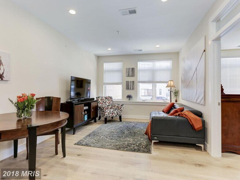 Building Photo - 3035 15th St NW