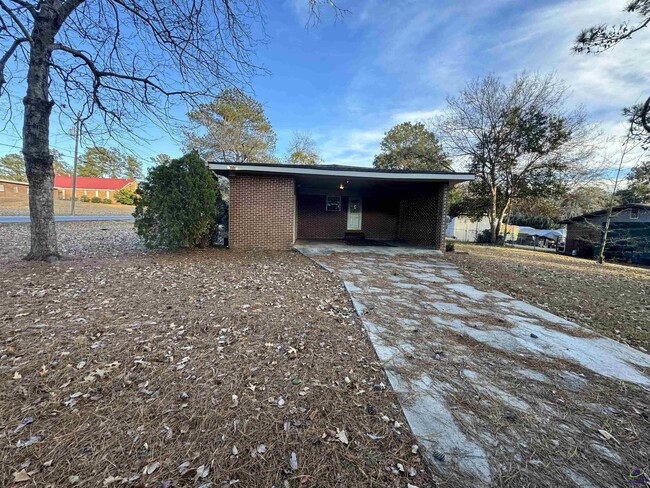 Building Photo - 501 Pinecrest Rd