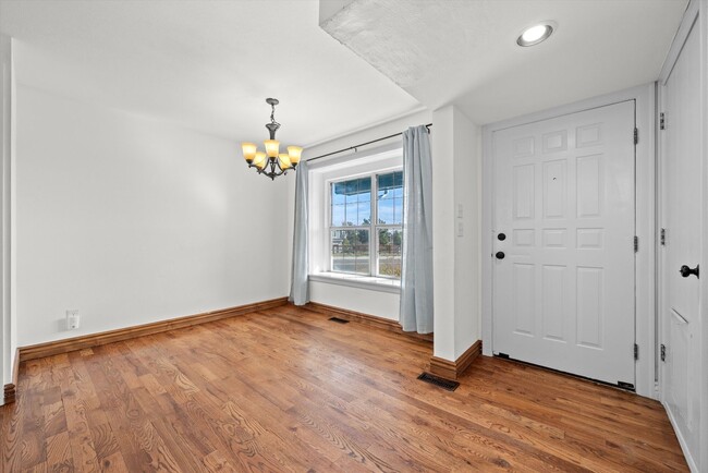 Building Photo - 5401 N Wagonwheel Trail