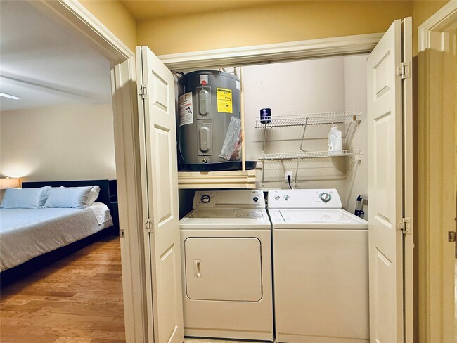 Building Photo - 2400 McCue Rd