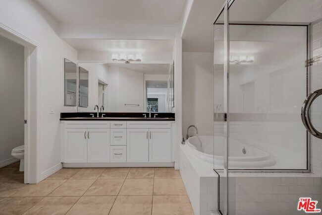 Building Photo - 7100 Playa Vista Dr