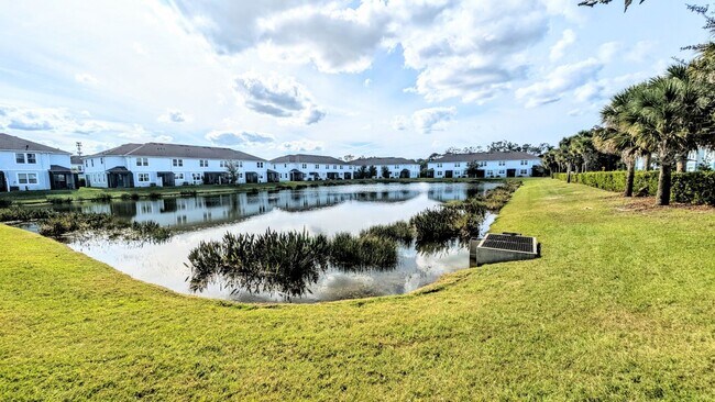 Building Photo - Annual UNfurnished almost BRAND NEW townhome just south of University and Lockwood Ridge!