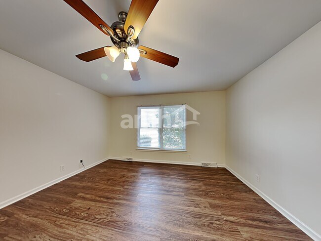 Building Photo - 204 Hardwood Road