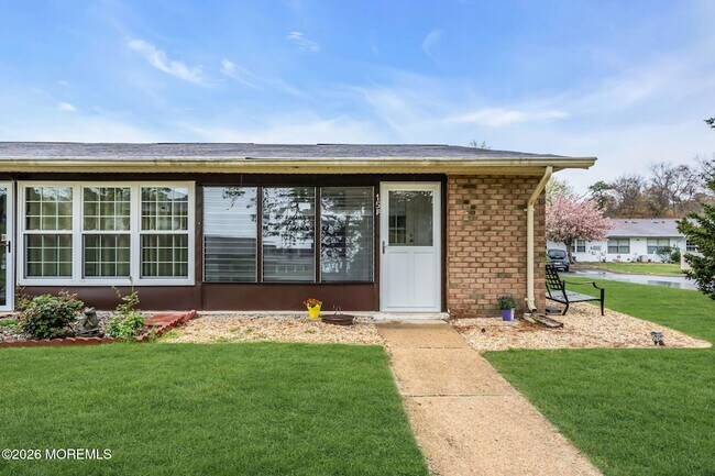 Building Photo - 15 Yorkshire Ct