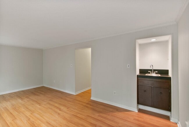 Building Photo - 2009 Highboro Way