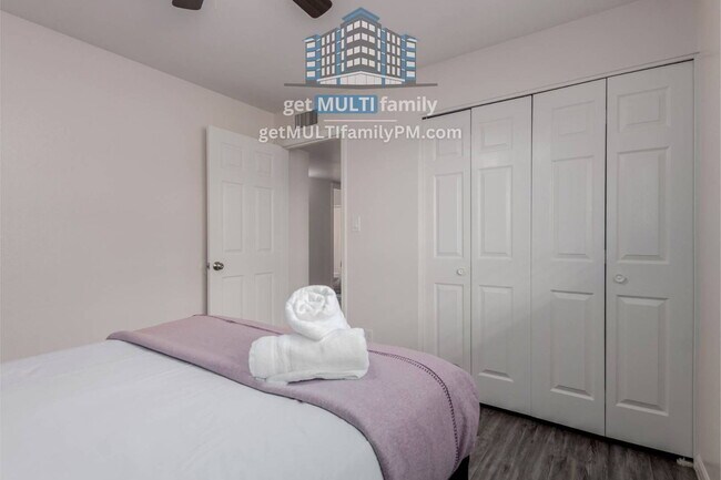 Building Photo - 515 W Pebble Beach Dr