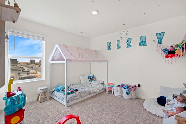 Building Photo - 482 3rd St