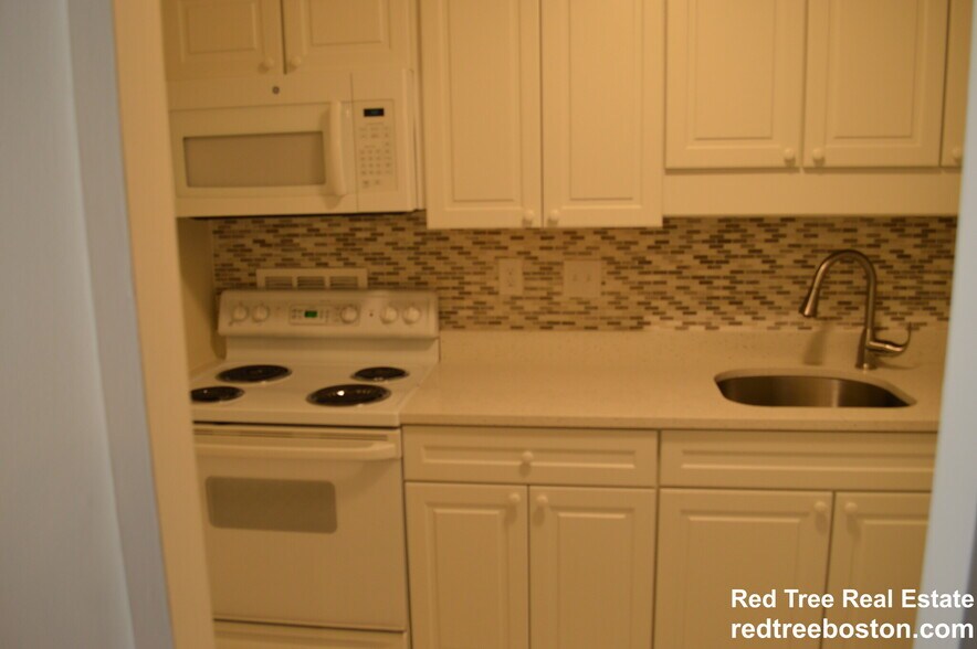 Building Photo - 101 Monmouth St