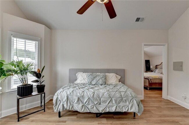 Building Photo - 6604 Destiny Dr SE