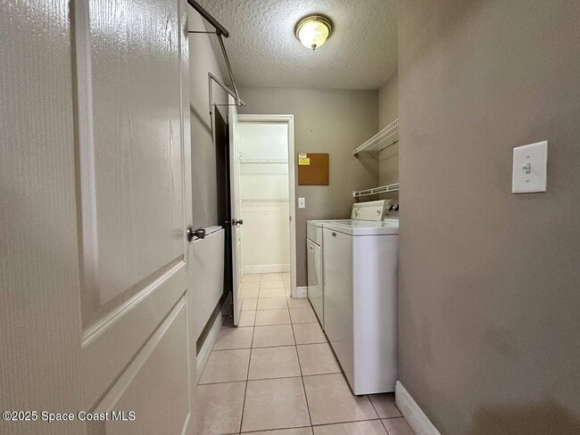 Building Photo - 3060 Sea Gate Cir