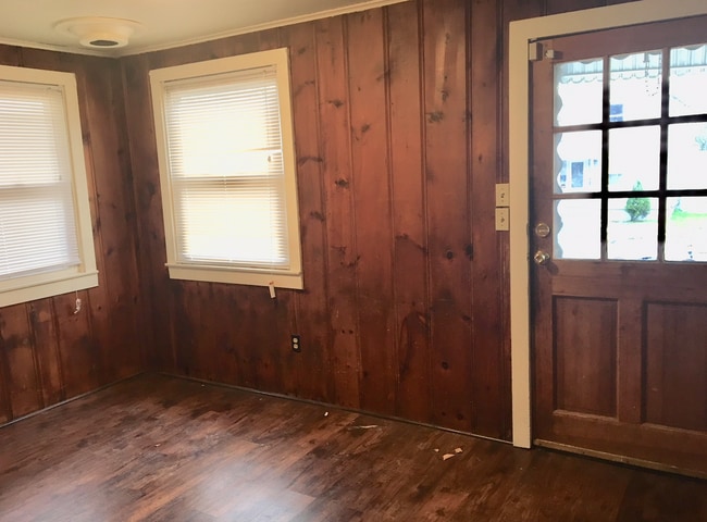 Building Photo - 4 Bedroom Single Family Home in West Haven
