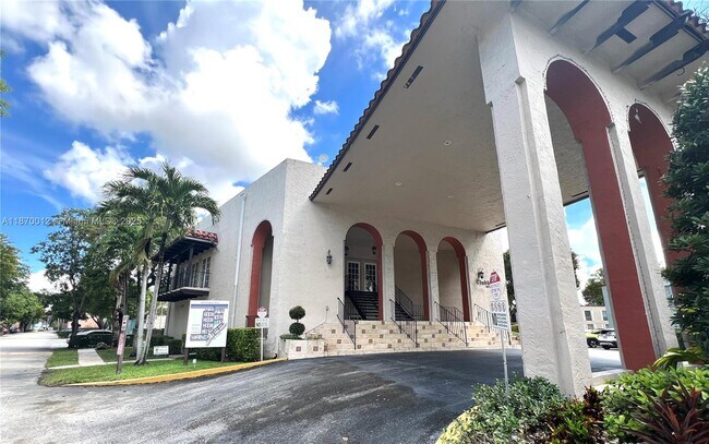 Building Photo - 10822 N Kendall Dr