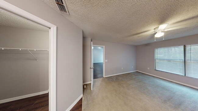 Building Photo - 3 Bedroom/ 2 Bathroom Home in Orlando!