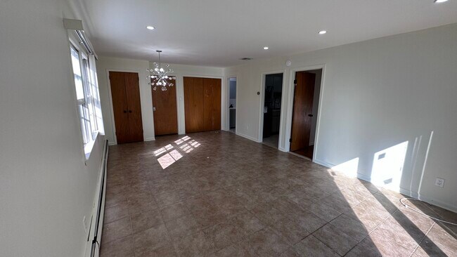 Primary Photo - 211 Linden Ave