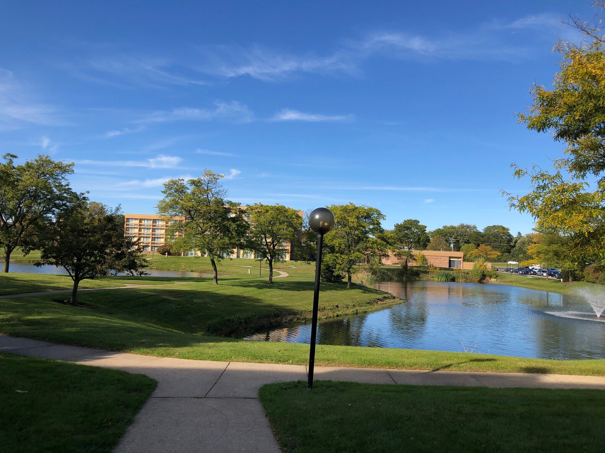 Serene ponds with wild life - 1813 Hemlock Pl